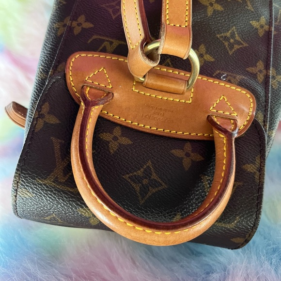 Louis Vuitton Montsouris PM - Picture 16 of 16